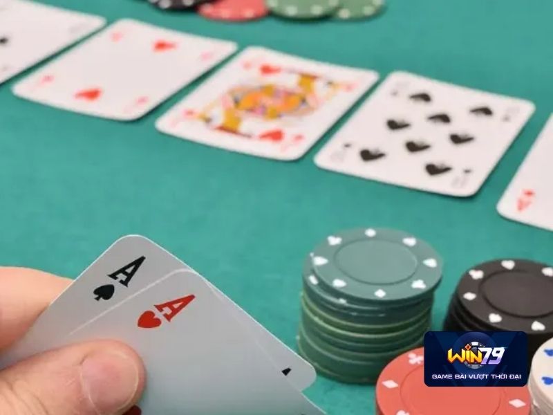 Cách thức đặt cược giữa Poker và Xì tố